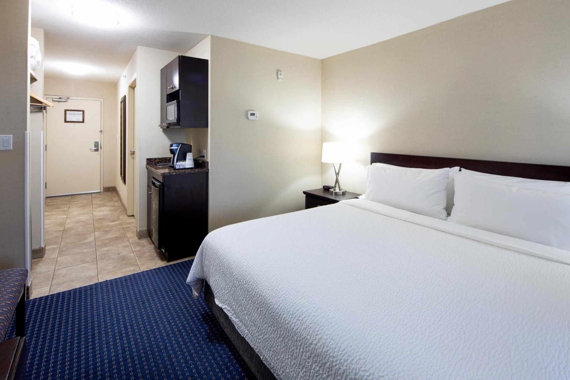 Holiday Inn Express Hotel & Suites Edson By Ihg Exterior foto