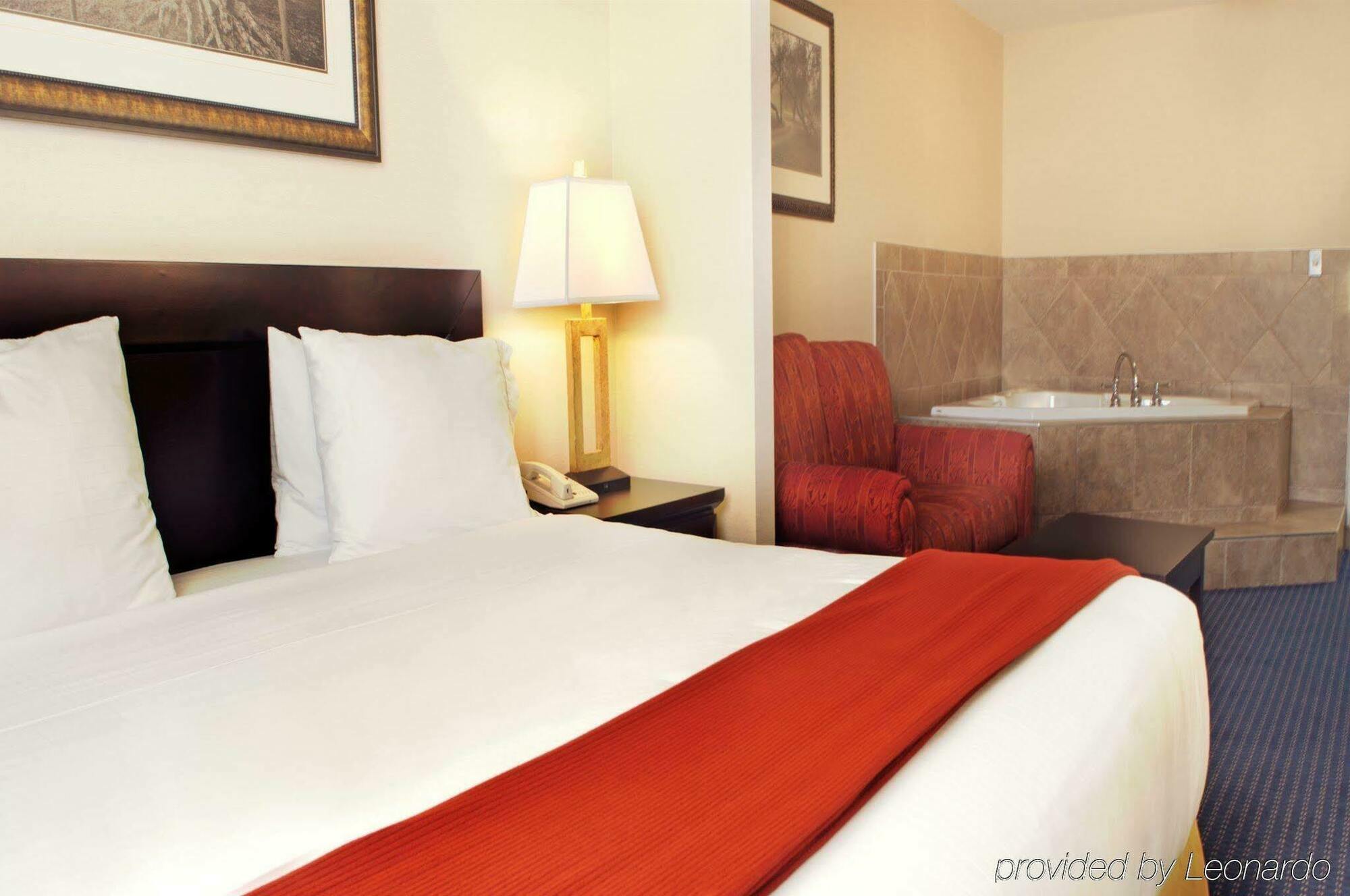 Holiday Inn Express Hotel & Suites Edson By Ihg Exterior foto